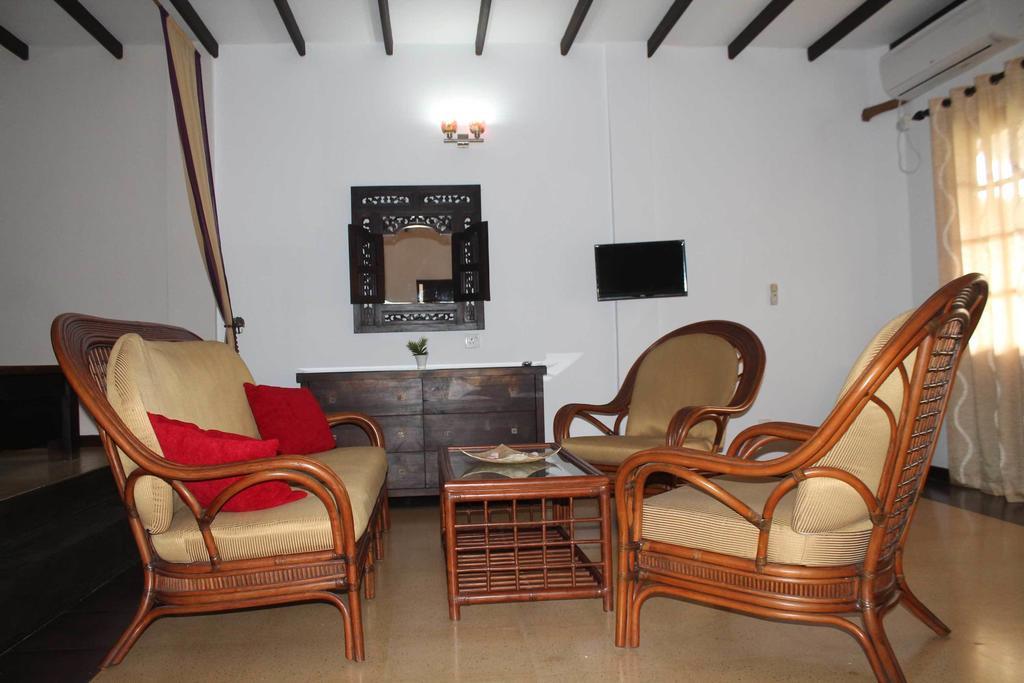 Solomon Beach Hotel Маравила Экстерьер фото
