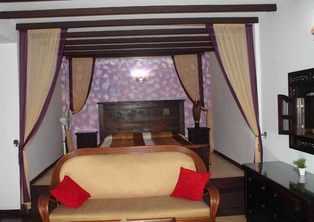 Solomon Beach Hotel Маравила Экстерьер фото